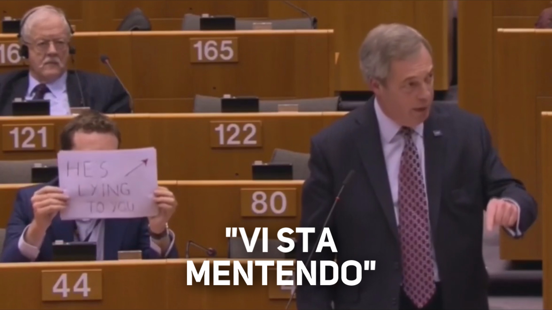Protesta silenziosa al Parlamento europeo contro Farage