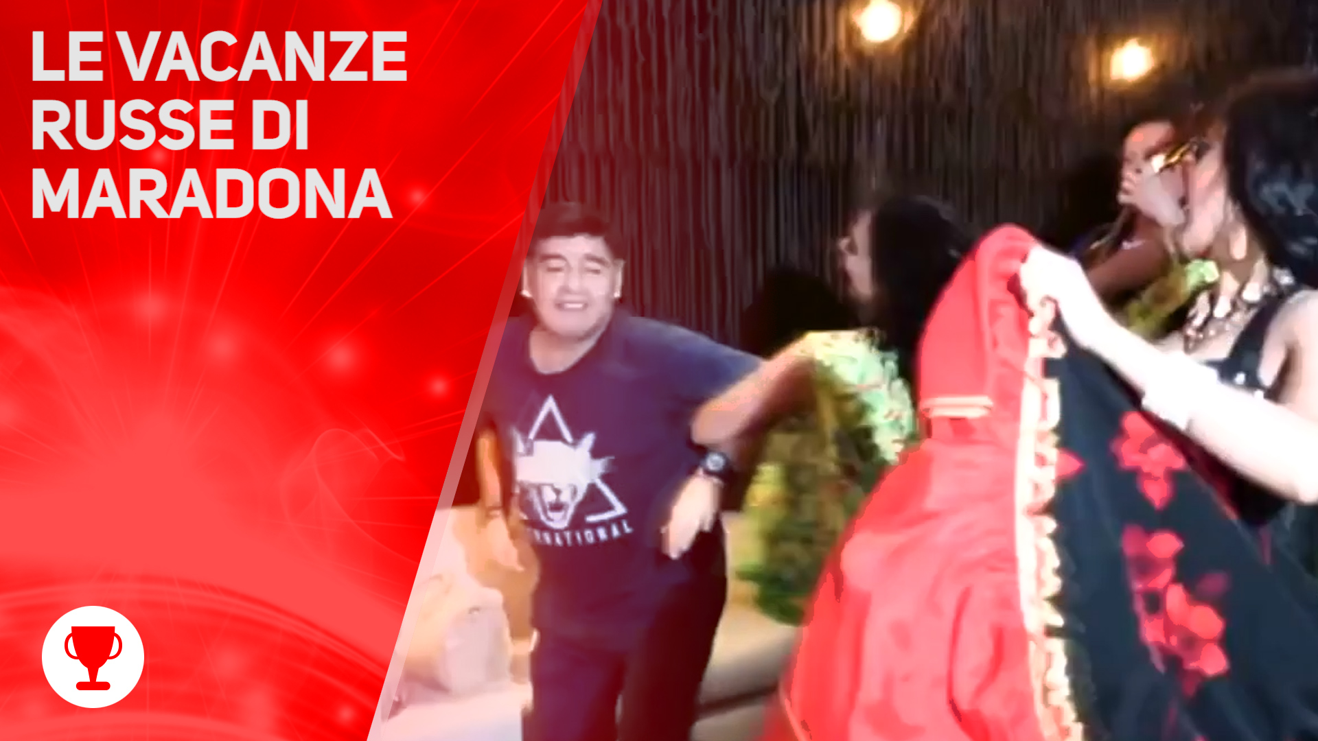 Maradona tra balli al ristorante e denunce per molestie